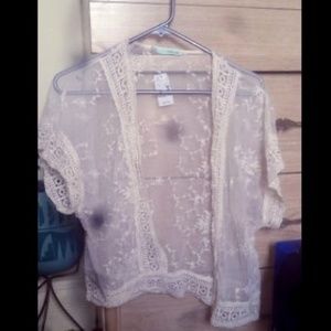 𝒲𝒽𝒾𝓉𝑒 𝐿𝒶𝒸𝑒 𝒯𝑜𝓅